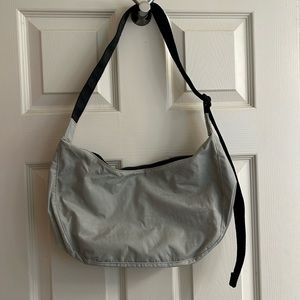 NWT Baggu Medium Crescent Shoulder Bag in Grey